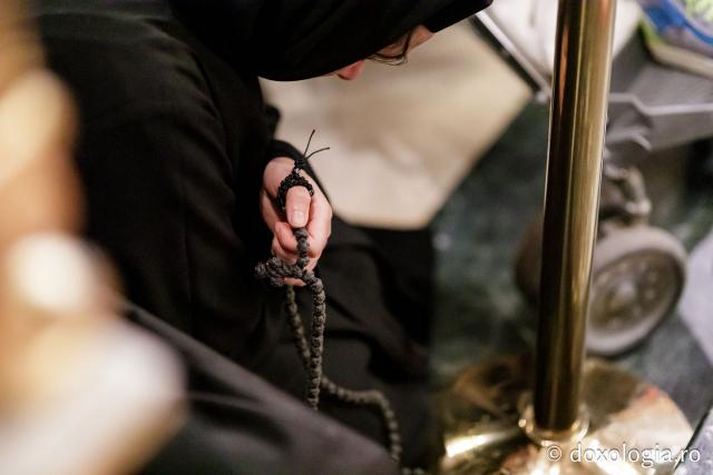 PS Teofil Trotușanul a slujit Sfânta Liturghie în a patra zi a Hramului Sfintei Parascheva / foto: Oana Nechifor (Foto) PS Teofil Trotușanul a slujit Sfânta Liturghie în a patra zi a Hramului Sfintei Parascheva