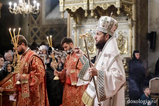 PS Teofil Trotușanul a slujit Sfânta Liturghie în a patra zi a Hramului Sfintei Parascheva / foto: Oana Nechifor (Foto) PS Teofil Trotușanul a slujit Sfânta Liturghie în a patra zi a Hramului Sfintei Parascheva