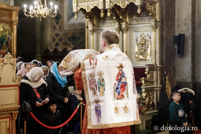 PS Teofil Trotușanul a slujit Sfânta Liturghie în a patra zi a Hramului Sfintei Parascheva / foto: Oana Nechifor (Foto) PS Teofil Trotușanul a slujit Sfânta Liturghie în a patra zi a Hramului Sfintei Parascheva