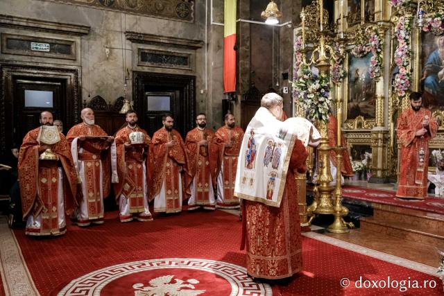 PS Teofil Trotușanul a slujit Sfânta Liturghie în a patra zi a Hramului Sfintei Parascheva / foto: Oana Nechifor (Foto) PS Teofil Trotușanul a slujit Sfânta Liturghie în a patra zi a Hramului Sfintei Parascheva