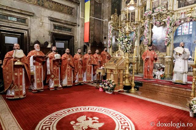 PS Teofil Trotușanul a slujit Sfânta Liturghie în a patra zi a Hramului Sfintei Parascheva / foto: Oana Nechifor (Foto) PS Teofil Trotușanul a slujit Sfânta Liturghie în a patra zi a Hramului Sfintei Parascheva