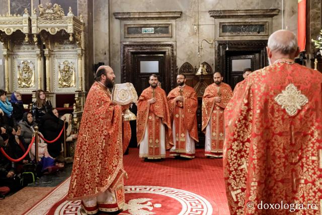 PS Teofil Trotușanul a slujit Sfânta Liturghie în a patra zi a Hramului Sfintei Parascheva / foto: Oana Nechifor (Foto) PS Teofil Trotușanul a slujit Sfânta Liturghie în a patra zi a Hramului Sfintei Parascheva