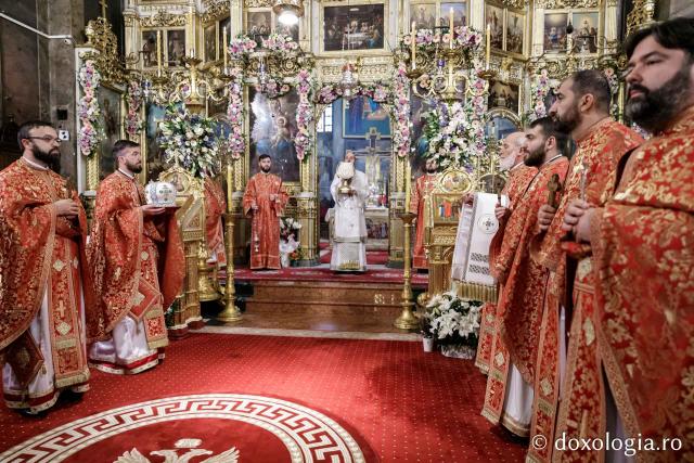 PS Teofil Trotușanul a slujit Sfânta Liturghie în a patra zi a Hramului Sfintei Parascheva / foto: Oana Nechifor (Foto) PS Teofil Trotușanul a slujit Sfânta Liturghie în a patra zi a Hramului Sfintei Parascheva