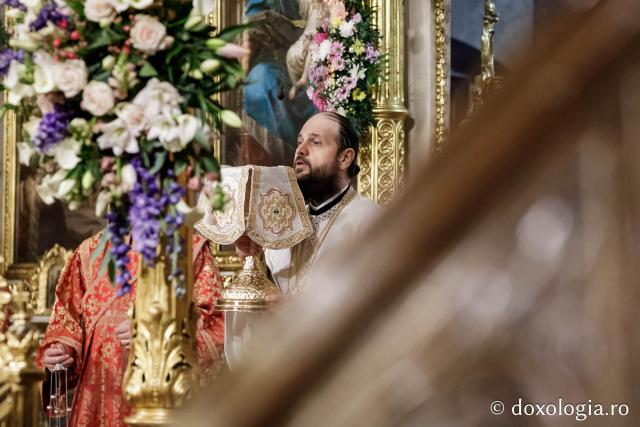 PS Teofil Trotușanul a slujit Sfânta Liturghie în a patra zi a Hramului Sfintei Parascheva / foto: Oana Nechifor (Foto) PS Teofil Trotușanul a slujit Sfânta Liturghie în a patra zi a Hramului Sfintei Parascheva