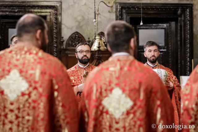 PS Teofil Trotușanul a slujit Sfânta Liturghie în a patra zi a Hramului Sfintei Parascheva / foto: Oana Nechifor (Foto) PS Teofil Trotușanul a slujit Sfânta Liturghie în a patra zi a Hramului Sfintei Parascheva