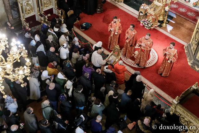 PS Teofil Trotușanul a slujit Sfânta Liturghie în a patra zi a Hramului Sfintei Parascheva / foto: Oana Nechifor (Foto) PS Teofil Trotușanul a slujit Sfânta Liturghie în a patra zi a Hramului Sfintei Parascheva