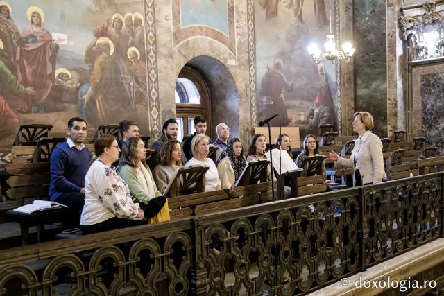 (Foto) PS Teofil Trotușanul a slujit Sfânta Liturghie în a patra zi a Hramului Sfintei Parascheva