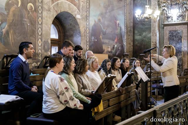 (Foto) PS Teofil Trotușanul a slujit Sfânta Liturghie în a patra zi a Hramului Sfintei Parascheva