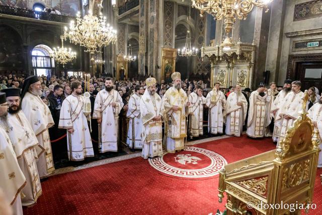 IPS Filotheos, Mitropolit de Tesalonic a slujit Sfânta Liturghie în a cincea zi a Hramului Sfintei Parascheva / foto: Oana Nechifor (Foto) IPS Filotheos, Mitropolit de Tesalonic, a slujit Sfânta Liturghie în a cincea zi a Hramului Sfintei Parascheva