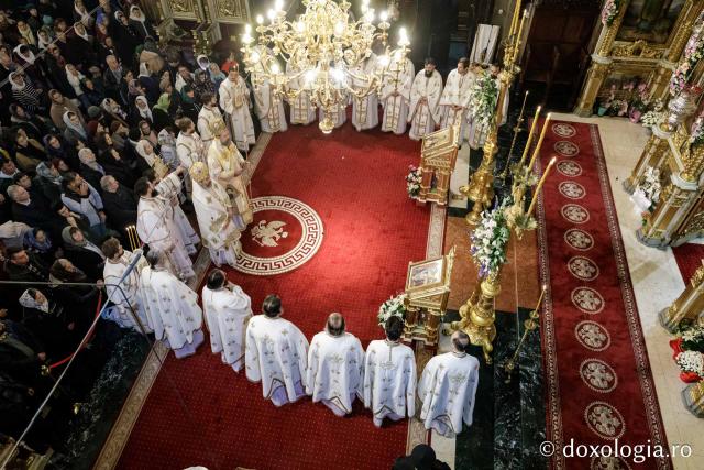 IPS Filotheos, Mitropolit de Tesalonic a slujit Sfânta Liturghie în a cincea zi a Hramului Sfintei Parascheva / foto: Oana Nechifor IPS Filotheos, Mitropolit de Tesalonic a slujit Sfânta Liturghie în a cincea zi a Hramului Sfintei Parascheva