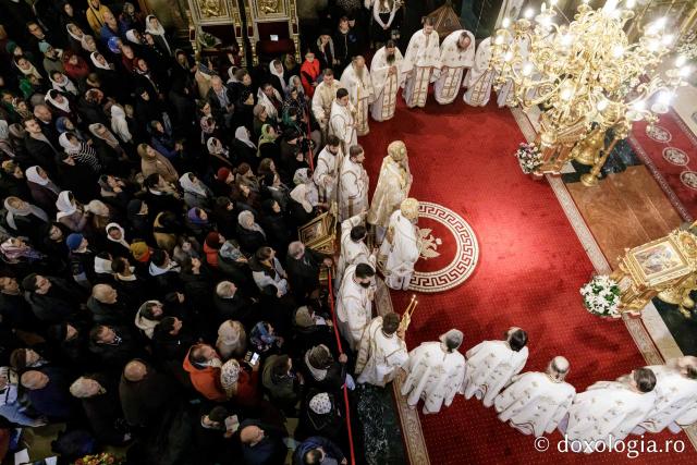 IPS Filotheos, Mitropolit de Tesalonic a slujit Sfânta Liturghie în a cincea zi a Hramului Sfintei Parascheva / foto: Oana Nechifor (Foto) IPS Filotheos, Mitropolit de Tesalonic, a slujit Sfânta Liturghie în a cincea zi a Hramului Sfintei Parascheva