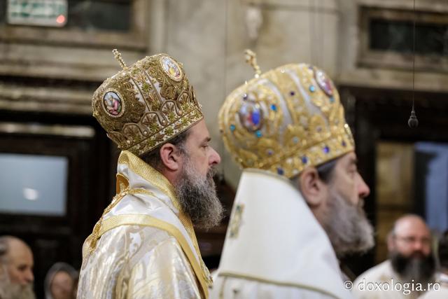 IPS Filotheos, Mitropolit de Tesalonic a slujit Sfânta Liturghie în a cincea zi a Hramului Sfintei Parascheva / foto: Oana Nechifor (Foto) IPS Filotheos, Mitropolit de Tesalonic, a slujit Sfânta Liturghie în a cincea zi a Hramului Sfintei Parascheva