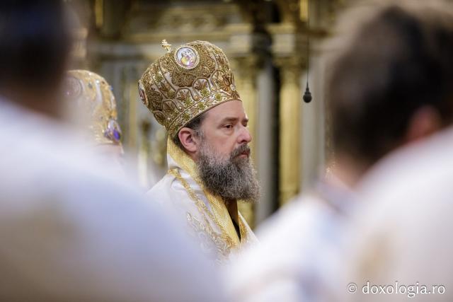 IPS Filotheos, Mitropolit de Tesalonic a slujit Sfânta Liturghie în a cincea zi a Hramului Sfintei Parascheva / foto: Oana Nechifor (Foto) IPS Filotheos, Mitropolit de Tesalonic, a slujit Sfânta Liturghie în a cincea zi a Hramului Sfintei Parascheva