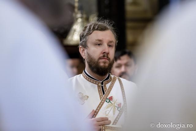 IPS Filotheos, Mitropolit de Tesalonic a slujit Sfânta Liturghie în a cincea zi a Hramului Sfintei Parascheva / foto: Oana Nechifor (Foto) IPS Filotheos, Mitropolit de Tesalonic, a slujit Sfânta Liturghie în a cincea zi a Hramului Sfintei Parascheva