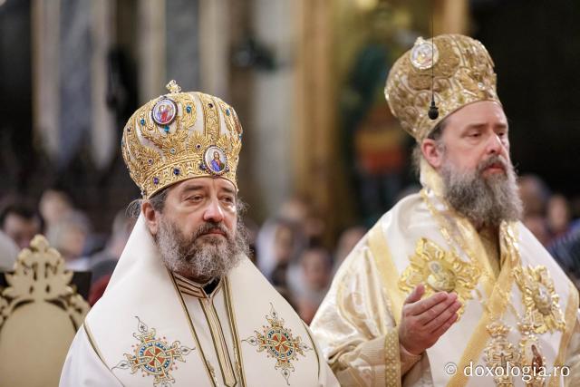 IPS Filotheos, Mitropolit de Tesalonic a slujit Sfânta Liturghie în a cincea zi a Hramului Sfintei Parascheva / foto: Oana Nechifor (Foto) IPS Filotheos, Mitropolit de Tesalonic, a slujit Sfânta Liturghie în a cincea zi a Hramului Sfintei Parascheva