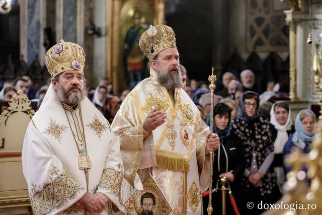 IPS Filotheos, Mitropolit de Tesalonic a slujit Sfânta Liturghie în a cincea zi a Hramului Sfintei Parascheva / foto: Oana Nechifor (Foto) IPS Filotheos, Mitropolit de Tesalonic, a slujit Sfânta Liturghie în a cincea zi a Hramului Sfintei Parascheva