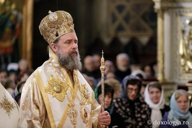 IPS Filotheos, Mitropolit de Tesalonic a slujit Sfânta Liturghie în a cincea zi a Hramului Sfintei Parascheva / foto: Oana Nechifor (Foto) IPS Filotheos, Mitropolit de Tesalonic, a slujit Sfânta Liturghie în a cincea zi a Hramului Sfintei Parascheva