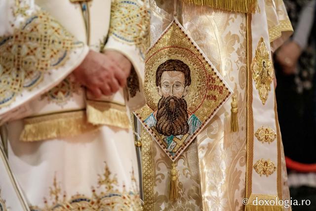 IPS Filotheos, Mitropolit de Tesalonic a slujit Sfânta Liturghie în a cincea zi a Hramului Sfintei Parascheva / foto: Oana Nechifor (Foto) IPS Filotheos, Mitropolit de Tesalonic, a slujit Sfânta Liturghie în a cincea zi a Hramului Sfintei Parascheva