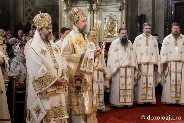 IPS Filotheos, Mitropolit de Tesalonic a slujit Sfânta Liturghie în a cincea zi a Hramului Sfintei Parascheva / foto: Oana Nechifor (Foto) IPS Filotheos, Mitropolit de Tesalonic, a slujit Sfânta Liturghie în a cincea zi a Hramului Sfintei Parascheva