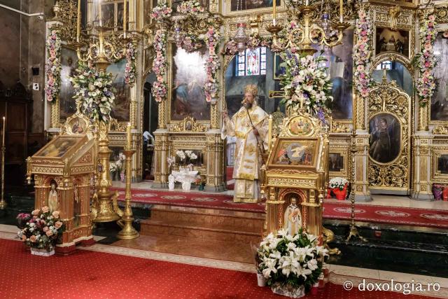 IPS Filotheos, Mitropolit de Tesalonic a slujit Sfânta Liturghie în a cincea zi a Hramului Sfintei Parascheva / foto: Oana Nechifor (Foto) IPS Filotheos, Mitropolit de Tesalonic, a slujit Sfânta Liturghie în a cincea zi a Hramului Sfintei Parascheva