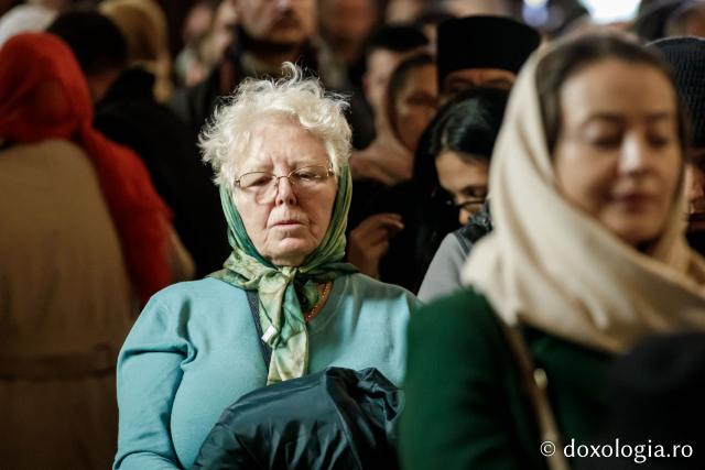 IPS Filotheos, Mitropolit de Tesalonic a slujit Sfânta Liturghie în a cincea zi a Hramului Sfintei Parascheva / foto: Oana Nechifor (Foto) IPS Filotheos, Mitropolit de Tesalonic, a slujit Sfânta Liturghie în a cincea zi a Hramului Sfintei Parascheva