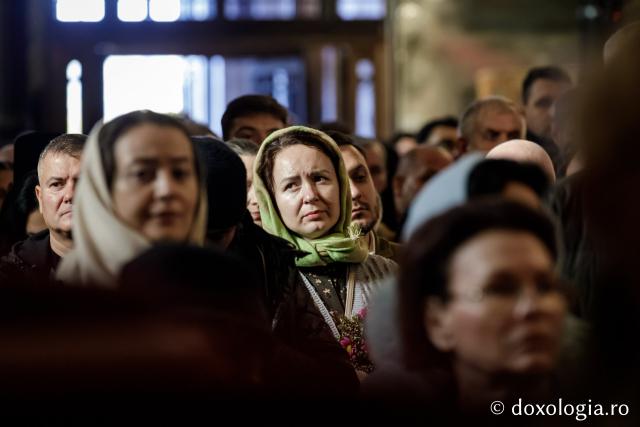 IPS Filotheos, Mitropolit de Tesalonic a slujit Sfânta Liturghie în a cincea zi a Hramului Sfintei Parascheva / foto: Oana Nechifor (Foto) IPS Filotheos, Mitropolit de Tesalonic, a slujit Sfânta Liturghie în a cincea zi a Hramului Sfintei Parascheva
