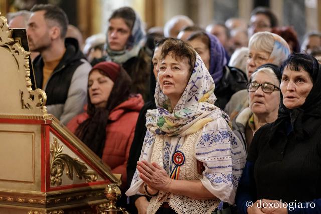 IPS Filotheos, Mitropolit de Tesalonic a slujit Sfânta Liturghie în a cincea zi a Hramului Sfintei Parascheva / foto: Oana Nechifor (Foto) IPS Filotheos, Mitropolit de Tesalonic, a slujit Sfânta Liturghie în a cincea zi a Hramului Sfintei Parascheva