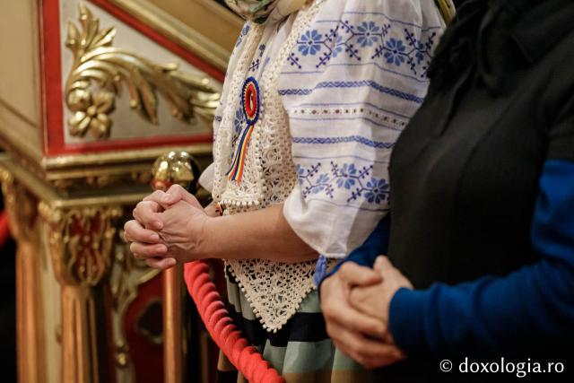 IPS Filotheos, Mitropolit de Tesalonic a slujit Sfânta Liturghie în a cincea zi a Hramului Sfintei Parascheva / foto: Oana Nechifor (Foto) IPS Filotheos, Mitropolit de Tesalonic, a slujit Sfânta Liturghie în a cincea zi a Hramului Sfintei Parascheva