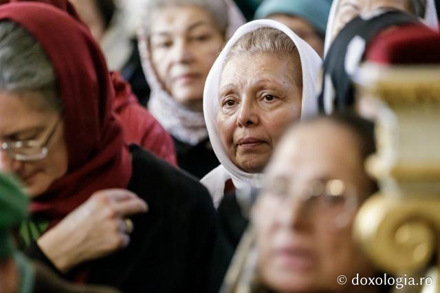 IPS Filotheos, Mitropolit de Tesalonic a slujit Sfânta Liturghie în a cincea zi a Hramului Sfintei Parascheva / foto: Oana Nechifor (Foto) IPS Filotheos, Mitropolit de Tesalonic, a slujit Sfânta Liturghie în a cincea zi a Hramului Sfintei Parascheva