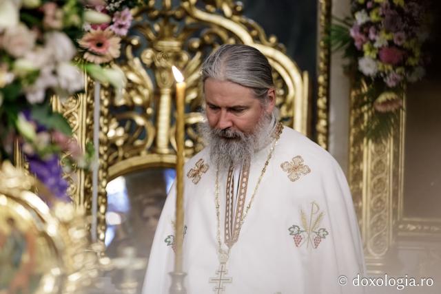 IPS Filotheos, Mitropolit de Tesalonic a slujit Sfânta Liturghie în a cincea zi a Hramului Sfintei Parascheva / foto: Oana Nechifor (Foto) IPS Filotheos, Mitropolit de Tesalonic, a slujit Sfânta Liturghie în a cincea zi a Hramului Sfintei Parascheva