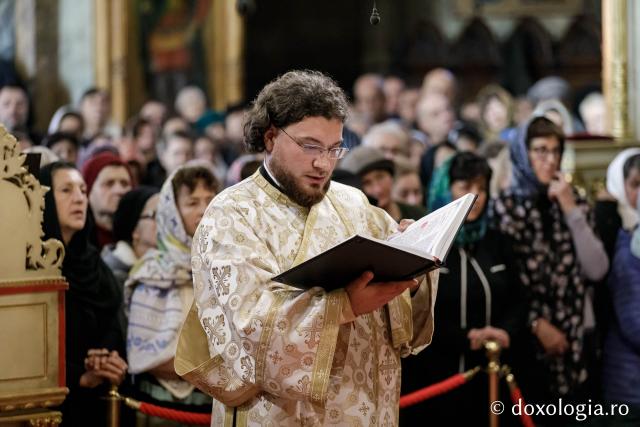 IPS Filotheos, Mitropolit de Tesalonic a slujit Sfânta Liturghie în a cincea zi a Hramului Sfintei Parascheva / foto: Oana Nechifor (Foto) IPS Filotheos, Mitropolit de Tesalonic, a slujit Sfânta Liturghie în a cincea zi a Hramului Sfintei Parascheva