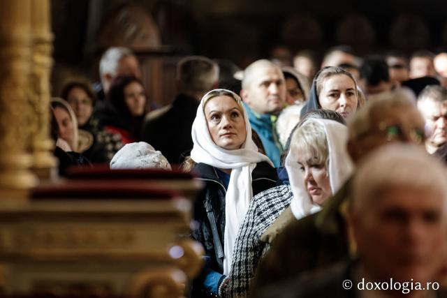 IPS Filotheos, Mitropolit de Tesalonic a slujit Sfânta Liturghie în a cincea zi a Hramului Sfintei Parascheva / foto: Oana Nechifor (Foto) IPS Filotheos, Mitropolit de Tesalonic, a slujit Sfânta Liturghie în a cincea zi a Hramului Sfintei Parascheva