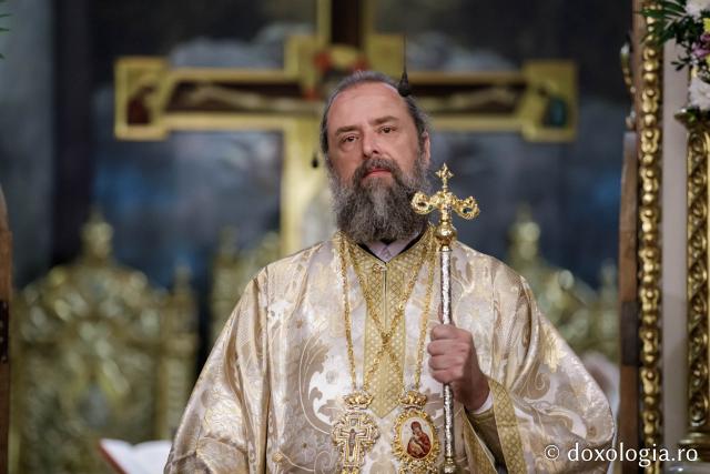 IPS Filotheos, Mitropolit de Tesalonic a slujit Sfânta Liturghie în a cincea zi a Hramului Sfintei Parascheva / foto: Oana Nechifor (Foto) IPS Filotheos, Mitropolit de Tesalonic, a slujit Sfânta Liturghie în a cincea zi a Hramului Sfintei Parascheva