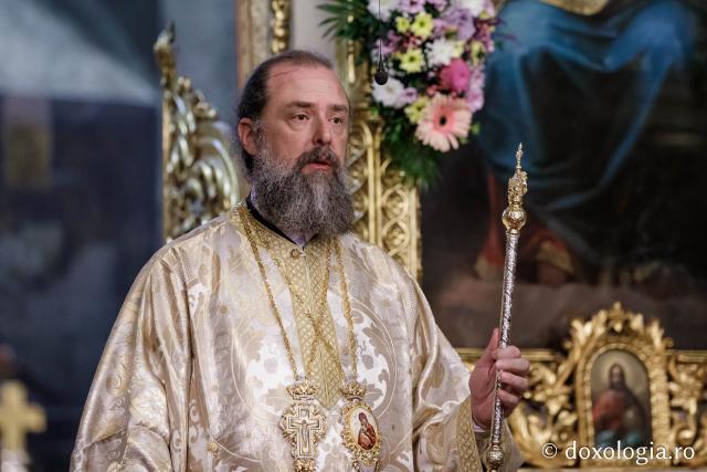 IPS Filotheos, Mitropolit de Tesalonic a slujit Sfânta Liturghie în a cincea zi a Hramului Sfintei Parascheva / foto: Oana Nechifor (Foto) IPS Filotheos, Mitropolit de Tesalonic, a slujit Sfânta Liturghie în a cincea zi a Hramului Sfintei Parascheva