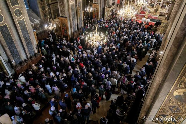 IPS Filotheos, Mitropolit de Tesalonic a slujit Sfânta Liturghie în a cincea zi a Hramului Sfintei Parascheva / foto: Oana Nechifor (Foto) IPS Filotheos, Mitropolit de Tesalonic, a slujit Sfânta Liturghie în a cincea zi a Hramului Sfintei Parascheva