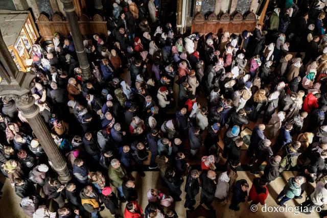 IPS Filotheos, Mitropolit de Tesalonic a slujit Sfânta Liturghie în a cincea zi a Hramului Sfintei Parascheva / foto: Oana Nechifor (Foto) IPS Filotheos, Mitropolit de Tesalonic, a slujit Sfânta Liturghie în a cincea zi a Hramului Sfintei Parascheva