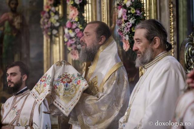 IPS Filotheos, Mitropolit de Tesalonic a slujit Sfânta Liturghie în a cincea zi a Hramului Sfintei Parascheva / foto: Oana Nechifor (Foto) IPS Filotheos, Mitropolit de Tesalonic, a slujit Sfânta Liturghie în a cincea zi a Hramului Sfintei Parascheva
