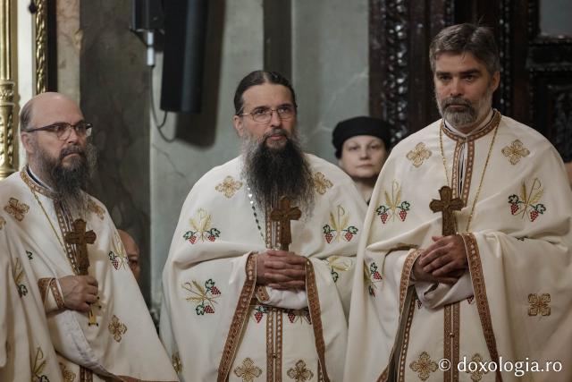 IPS Filotheos, Mitropolit de Tesalonic a slujit Sfânta Liturghie în a cincea zi a Hramului Sfintei Parascheva / foto: Oana Nechifor (Foto) IPS Filotheos, Mitropolit de Tesalonic, a slujit Sfânta Liturghie în a cincea zi a Hramului Sfintei Parascheva