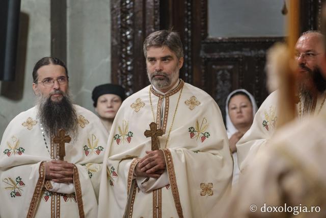IPS Filotheos, Mitropolit de Tesalonic a slujit Sfânta Liturghie în a cincea zi a Hramului Sfintei Parascheva / foto: Oana Nechifor (Foto) IPS Filotheos, Mitropolit de Tesalonic, a slujit Sfânta Liturghie în a cincea zi a Hramului Sfintei Parascheva