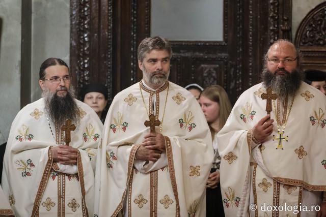 IPS Filotheos, Mitropolit de Tesalonic a slujit Sfânta Liturghie în a cincea zi a Hramului Sfintei Parascheva / foto: Oana Nechifor (Foto) IPS Filotheos, Mitropolit de Tesalonic, a slujit Sfânta Liturghie în a cincea zi a Hramului Sfintei Parascheva