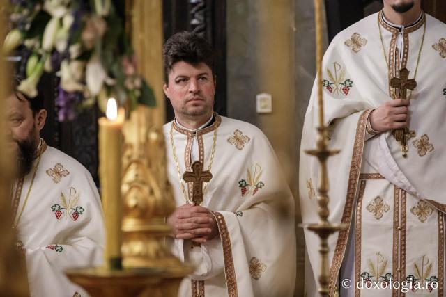IPS Filotheos, Mitropolit de Tesalonic a slujit Sfânta Liturghie în a cincea zi a Hramului Sfintei Parascheva / foto: Oana Nechifor (Foto) IPS Filotheos, Mitropolit de Tesalonic, a slujit Sfânta Liturghie în a cincea zi a Hramului Sfintei Parascheva