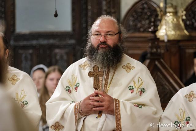 IPS Filotheos, Mitropolit de Tesalonic a slujit Sfânta Liturghie în a cincea zi a Hramului Sfintei Parascheva / foto: Oana Nechifor (Foto) IPS Filotheos, Mitropolit de Tesalonic, a slujit Sfânta Liturghie în a cincea zi a Hramului Sfintei Parascheva
