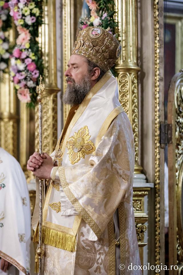 IPS Filotheos, Mitropolit de Tesalonic a slujit Sfânta Liturghie în a cincea zi a Hramului Sfintei Parascheva / foto: Oana Nechifor (Foto) IPS Filotheos, Mitropolit de Tesalonic, a slujit Sfânta Liturghie în a cincea zi a Hramului Sfintei Parascheva