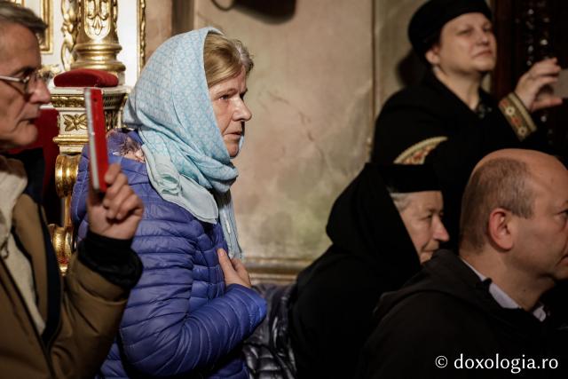 IPS Filotheos, Mitropolit de Tesalonic a slujit Sfânta Liturghie în a cincea zi a Hramului Sfintei Parascheva / foto: Oana Nechifor (Foto) IPS Filotheos, Mitropolit de Tesalonic, a slujit Sfânta Liturghie în a cincea zi a Hramului Sfintei Parascheva