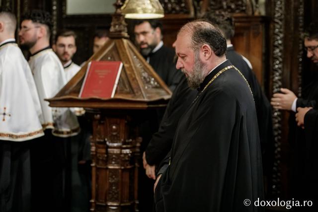 IPS Filotheos, Mitropolit de Tesalonic a slujit Sfânta Liturghie în a cincea zi a Hramului Sfintei Parascheva / foto: Oana Nechifor (Foto) IPS Filotheos, Mitropolit de Tesalonic, a slujit Sfânta Liturghie în a cincea zi a Hramului Sfintei Parascheva