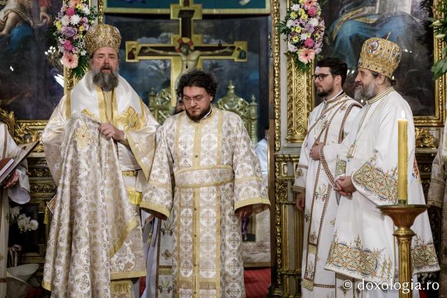 IPS Filotheos, Mitropolit de Tesalonic a slujit Sfânta Liturghie în a cincea zi a Hramului Sfintei Parascheva / foto: Oana Nechifor (Foto) IPS Filotheos, Mitropolit de Tesalonic, a slujit Sfânta Liturghie în a cincea zi a Hramului Sfintei Parascheva
