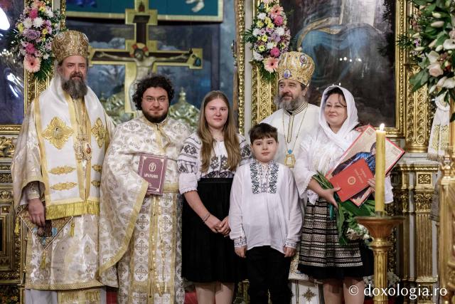 IPS Filotheos, Mitropolit de Tesalonic a slujit Sfânta Liturghie în a cincea zi a Hramului Sfintei Parascheva / foto: Oana Nechifor (Foto) IPS Filotheos, Mitropolit de Tesalonic, a slujit Sfânta Liturghie în a cincea zi a Hramului Sfintei Parascheva