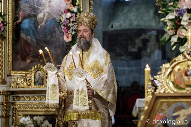IPS Filotheos, Mitropolit de Tesalonic a slujit Sfânta Liturghie în a cincea zi a Hramului Sfintei Parascheva / foto: Oana Nechifor (Foto) IPS Filotheos, Mitropolit de Tesalonic, a slujit Sfânta Liturghie în a cincea zi a Hramului Sfintei Parascheva