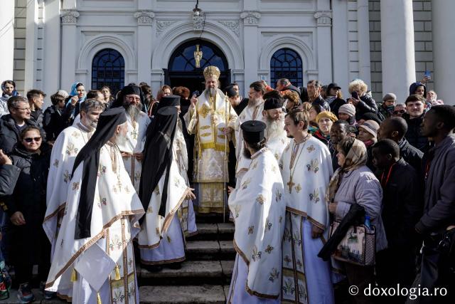 (Foto) IPS Filotheos, Mitropolit de Tesalonic, a slujit Sfânta Liturghie în a cincea zi a Hramului Sfintei Parascheva