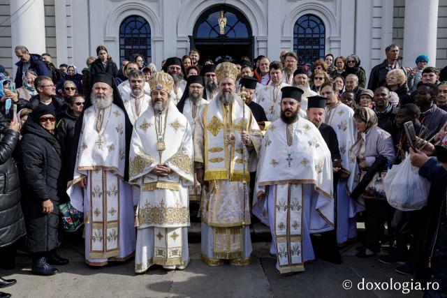 (Foto) IPS Filotheos, Mitropolit de Tesalonic, a slujit Sfânta Liturghie în a cincea zi a Hramului Sfintei Parascheva